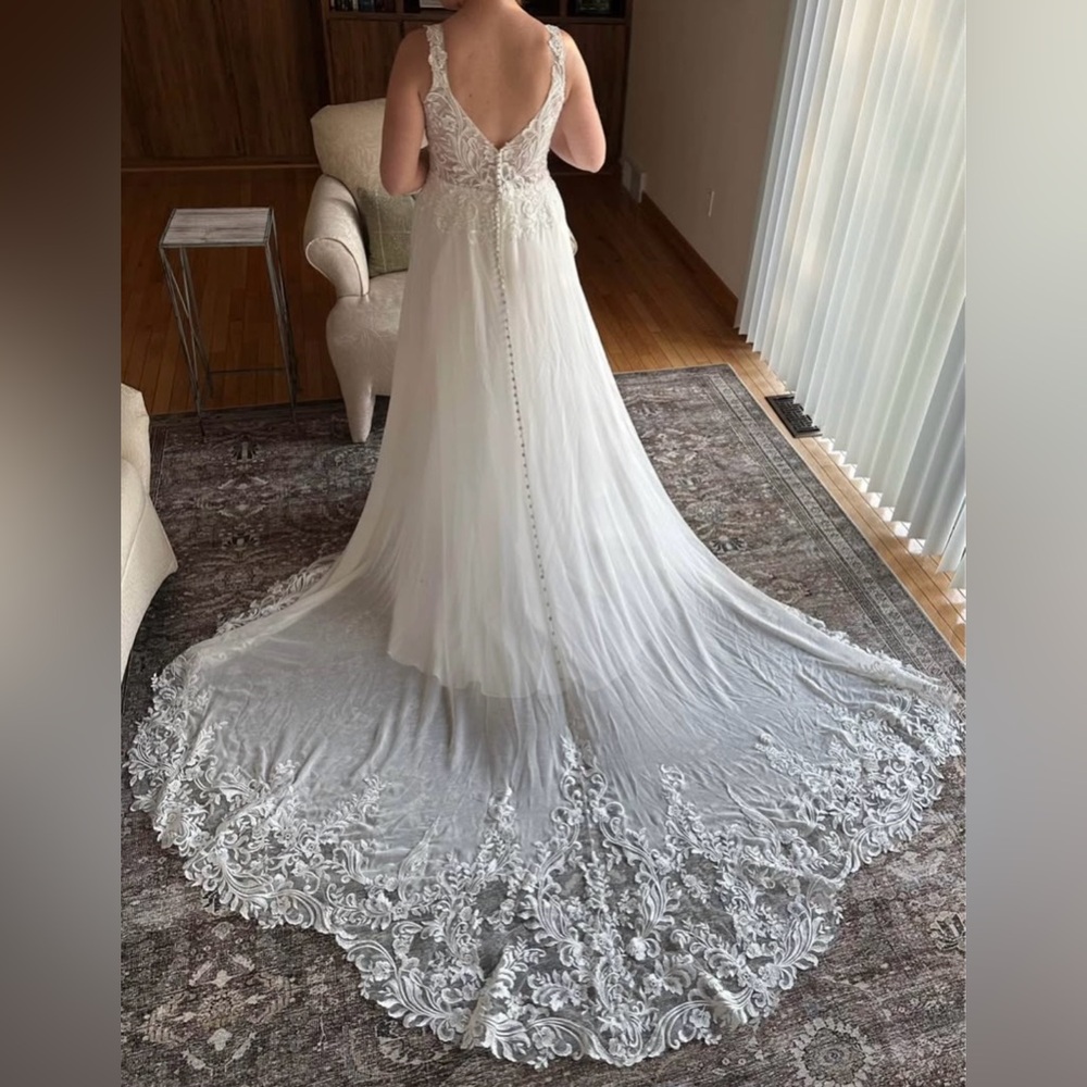 Elegant White Lace Women's Dress - image 2
